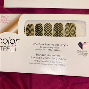 Color Street Chevron Nail Strips in Gold and Black